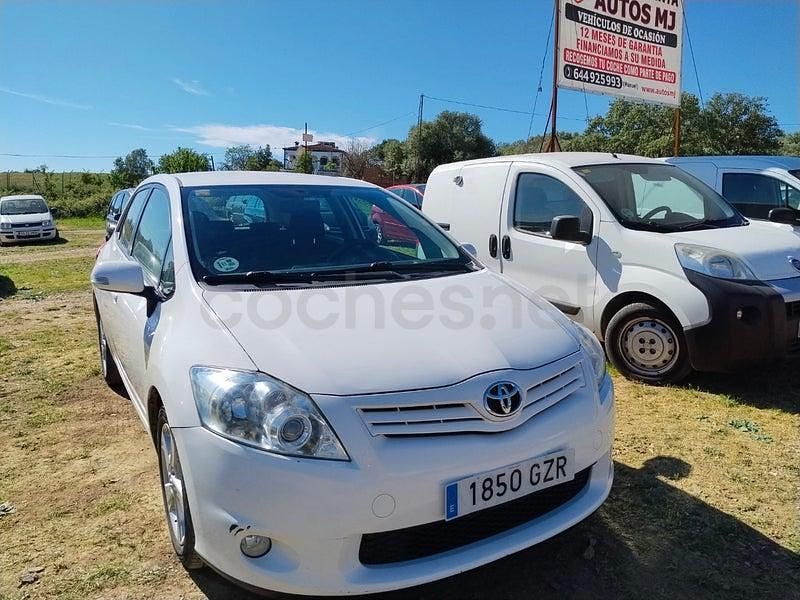 Usado Toyota Auris Active 90 CV (66 kW) 2010 Blanco Utilitario