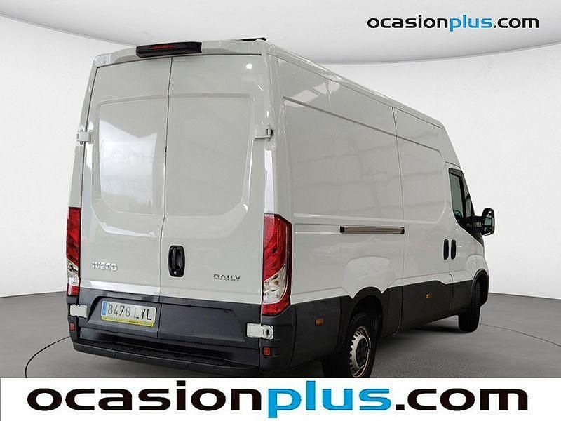 Usado Iveco Daily 156 CV (114 kW) 2022 Blanco Berlina