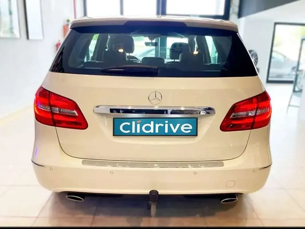 Usado Mercedes B180 122 CV (89 kW) 2012 Blanco Utilitario