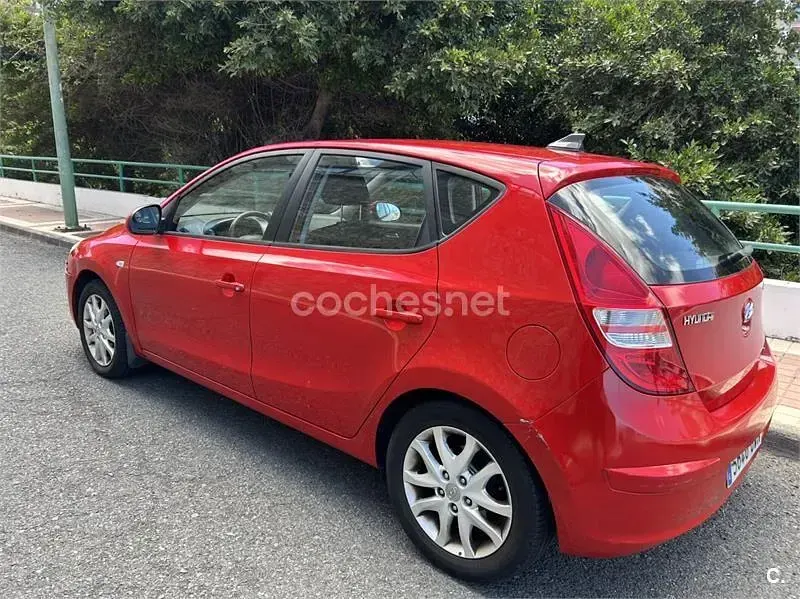 Usado Hyundai i30 Style 115 CV (84 kW) 2010 Rojo Berlina