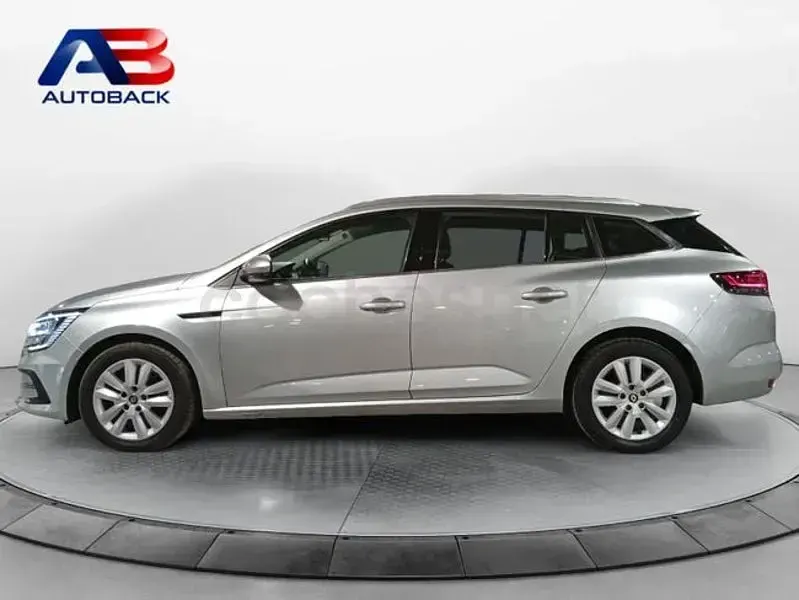 Usado Renault Mégane GrandTour Zen 115 CV (84 kW) 2022 Gris / plata Familiar