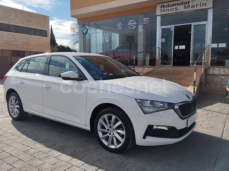 Usado Skoda Scala Style 110 CV (80 kW) 2022 Blanco Utilitario