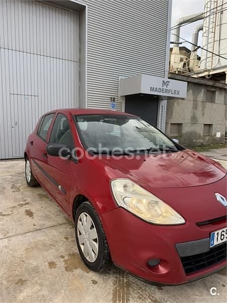 Usado Renault Clio II Exception 75 CV (55 kW) 2010 Rojo Berlina
