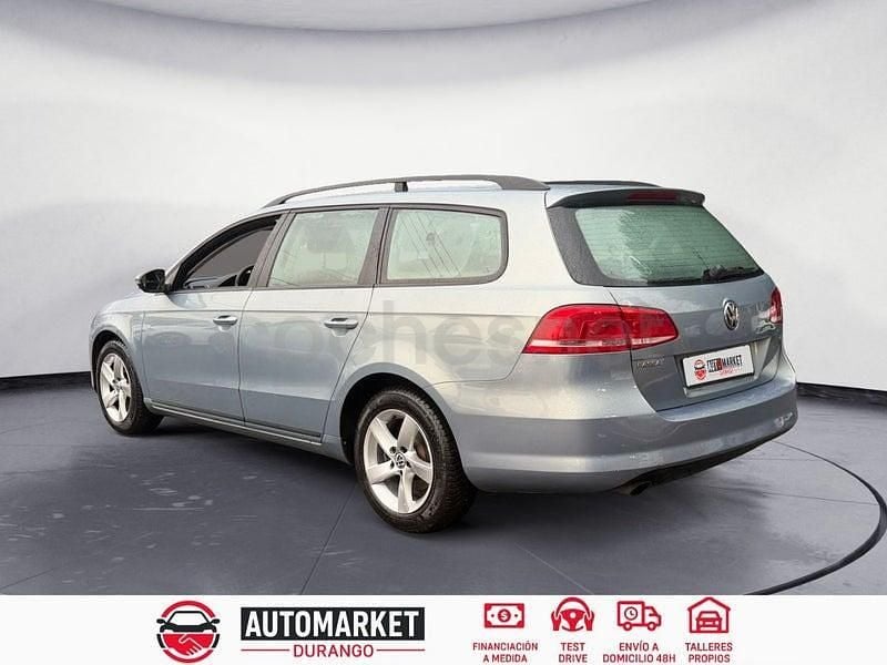 Usado VW Passat 105 CV (77 kW) 2011 Azul Familiar