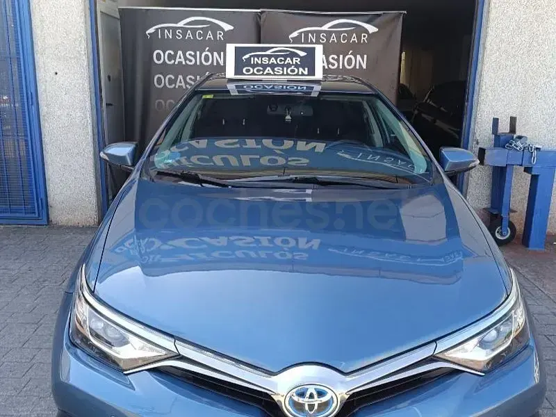 Usado Toyota Auris Hybrid 136 CV (100 kW) 2015 Azul Berlina