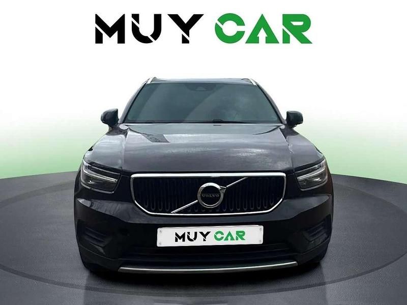 Begagnad Volvo XC40 Momentum 150 HK (110 kW) 2020 Svart SUV