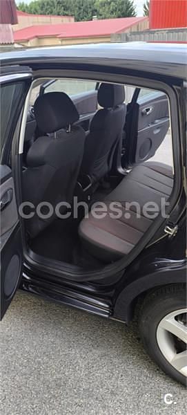 Usado Seat Leon Reference 140 CV (102 kW) 2006 Negro Utilitario