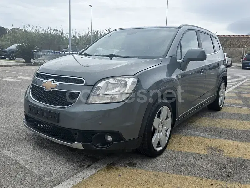 Usado Chevrolet Orlando LT 130 CV (95 kW) 2011 Gris / plata Monovolumen