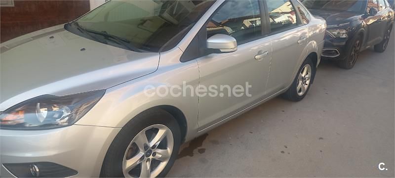 Gris / plata Usado 2010 Ford Focus Titanium Berlina | 4200 € (Buen precio) - Imagen 1/4