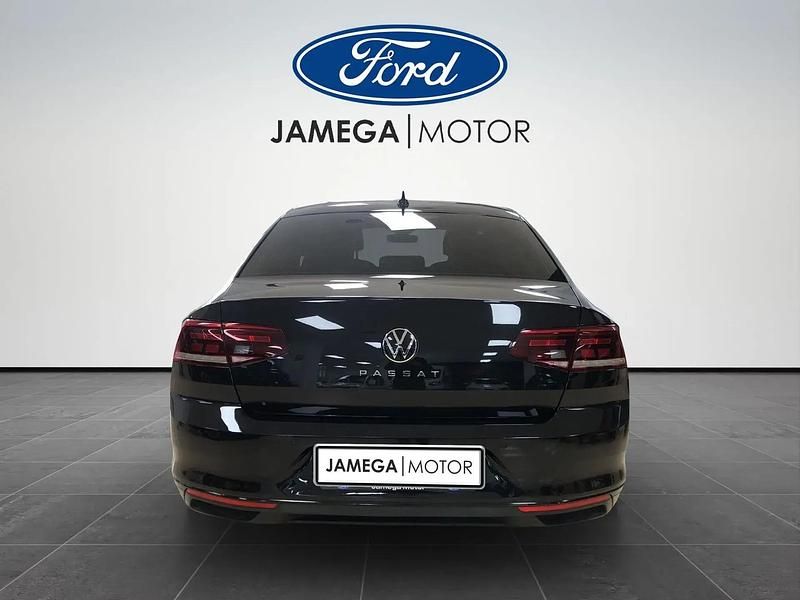 Usado VW Passat 122 HP (89 kW) 2021 Preto Sedan