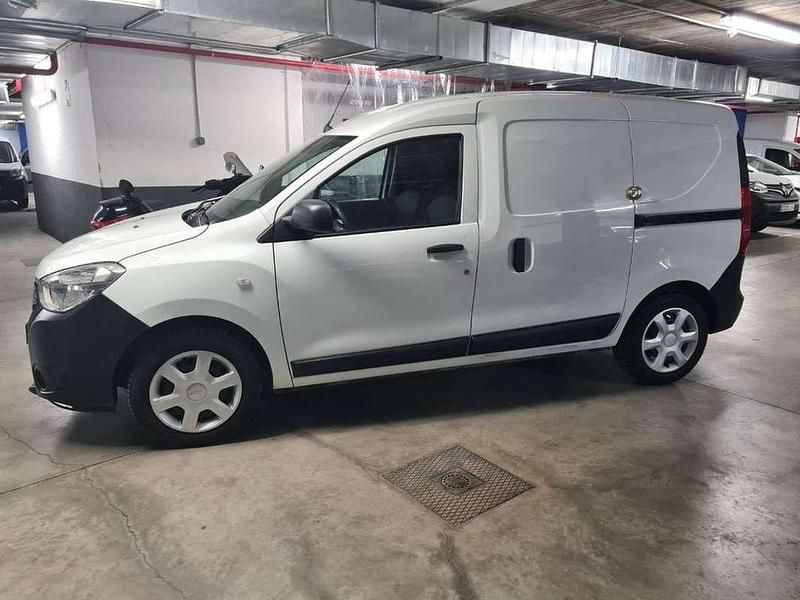 Usado Dacia Dokker Essentiel 109 CV (80 kW) 2021 Blanco Monovolumen
