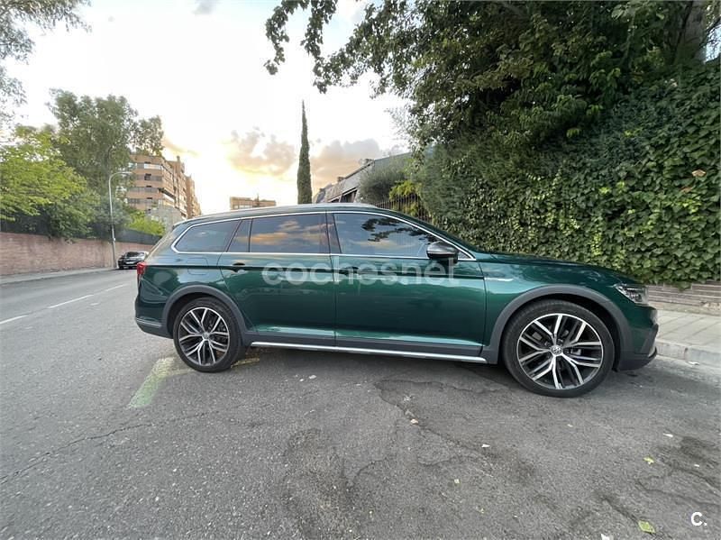 Verde Usado 2020 VW Passat Alltrack Familiar | 32.500 € (Caro) - Imagen 1/4