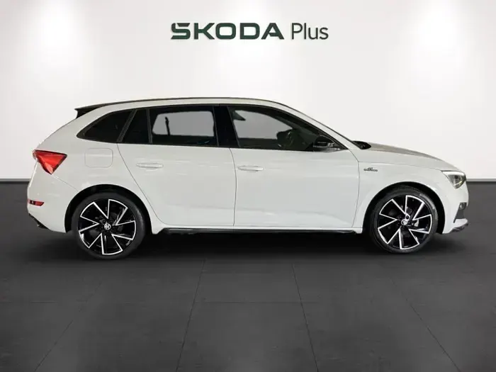 Usado Skoda Scala Monte Carlo 110 CV (80 kW) 2022 Blanco Utilitario