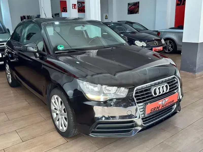 Usado Audi A1 Attraction 122 CV (89 kW) 2010 Negro Utilitario