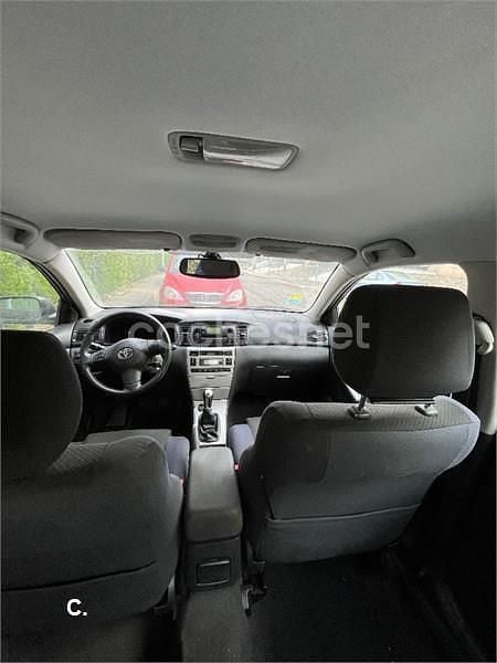 Usado Toyota Corolla Sol 124 CV (91 kW) 2007 Gris / plata Berlina