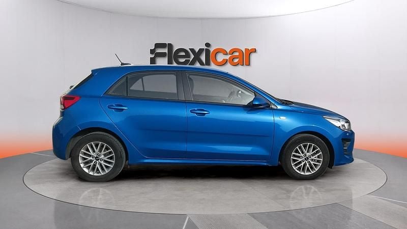 Usado Kia Rio 101 CV (74 kW) 2022 Azul Berlina