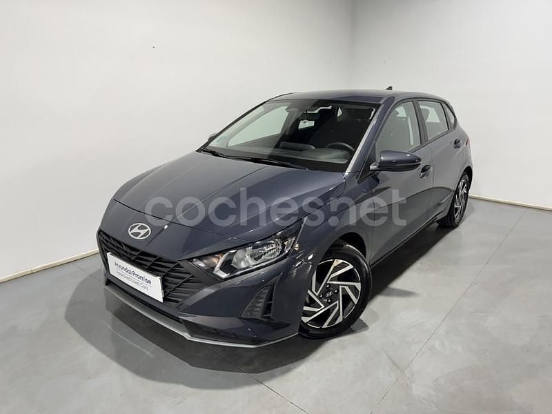 Usado Hyundai i20 84 CV (61 kW) 2024 Gris / plata Berlina
