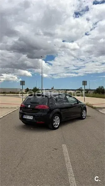 Usado Seat Leon Sport 105 CV (77 kW) 2006 Negro Utilitario