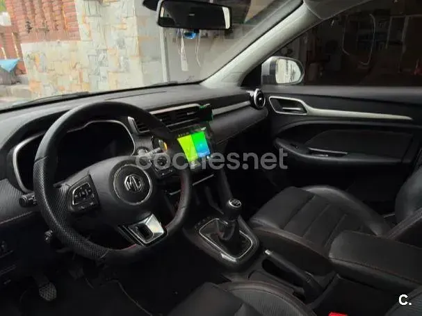 Usado MG ZS Luxury 111 CV (81 kW) 2023 Gris / plata SUV