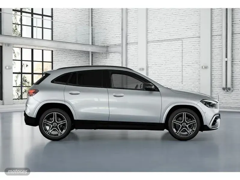Usado Mercedes GLA200 149 CV (109 kW) 2024 Plateado SUV