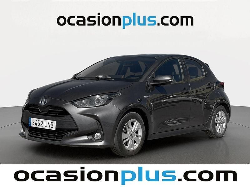 Usado Toyota Yaris Hybrid Active 116 CV (85 kW) 2021 Gris Utilitario