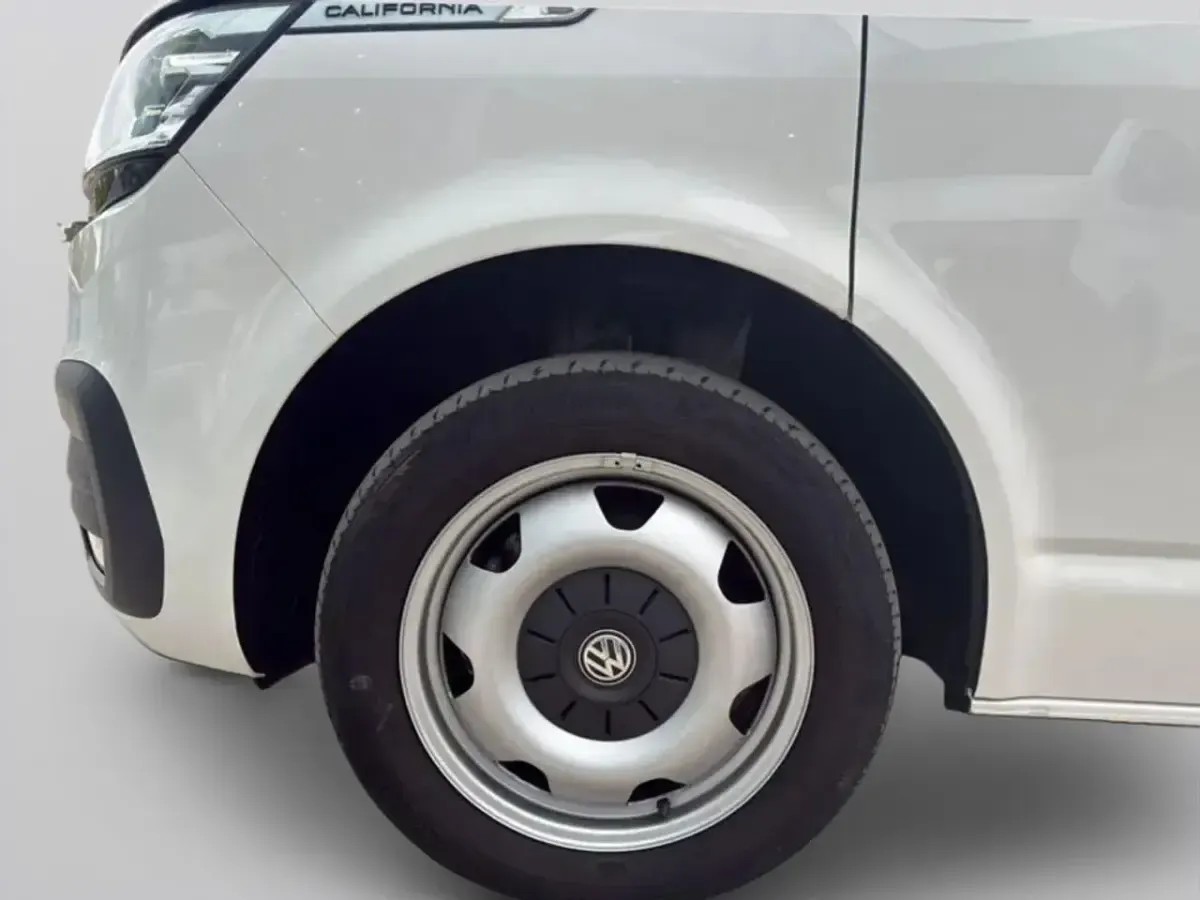 Usado VW California Beach 150 CV (110 kW) 2023 Blanco Van