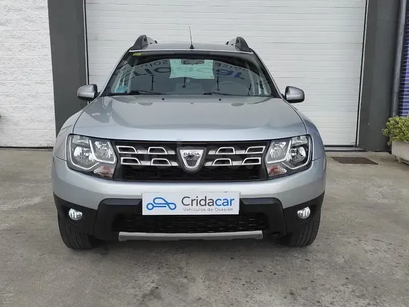 Usado Dacia Duster Lauréate 90 CV (66 kW) 2015 Gris / plata SUV