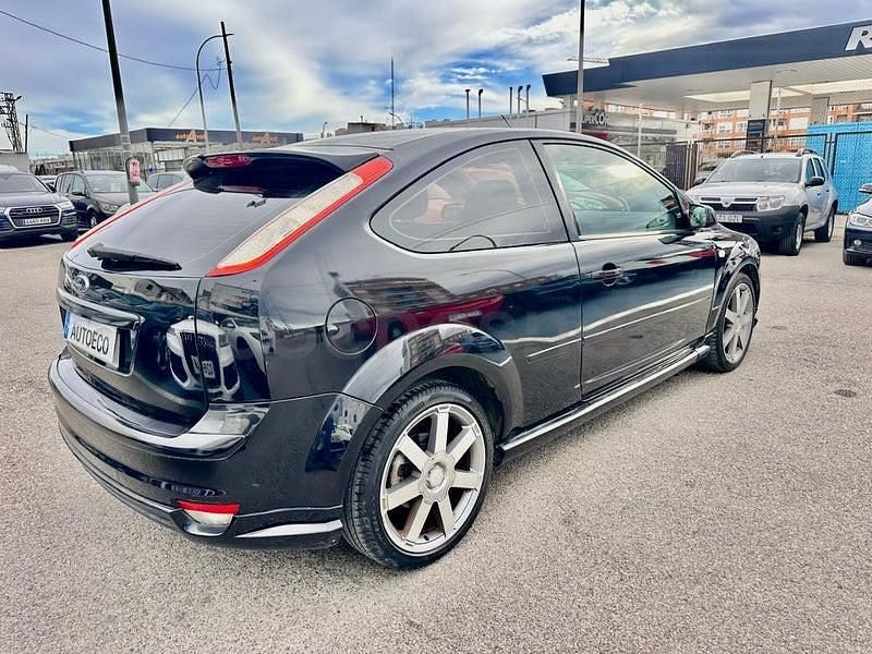 Usado Ford Focus Trend 100 CV (73 kW) 2007 Negro Berlina
