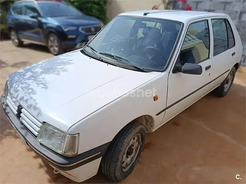 Usado Peugeot 205 60 CV (44 kW) 1996 Blanco Utilitario