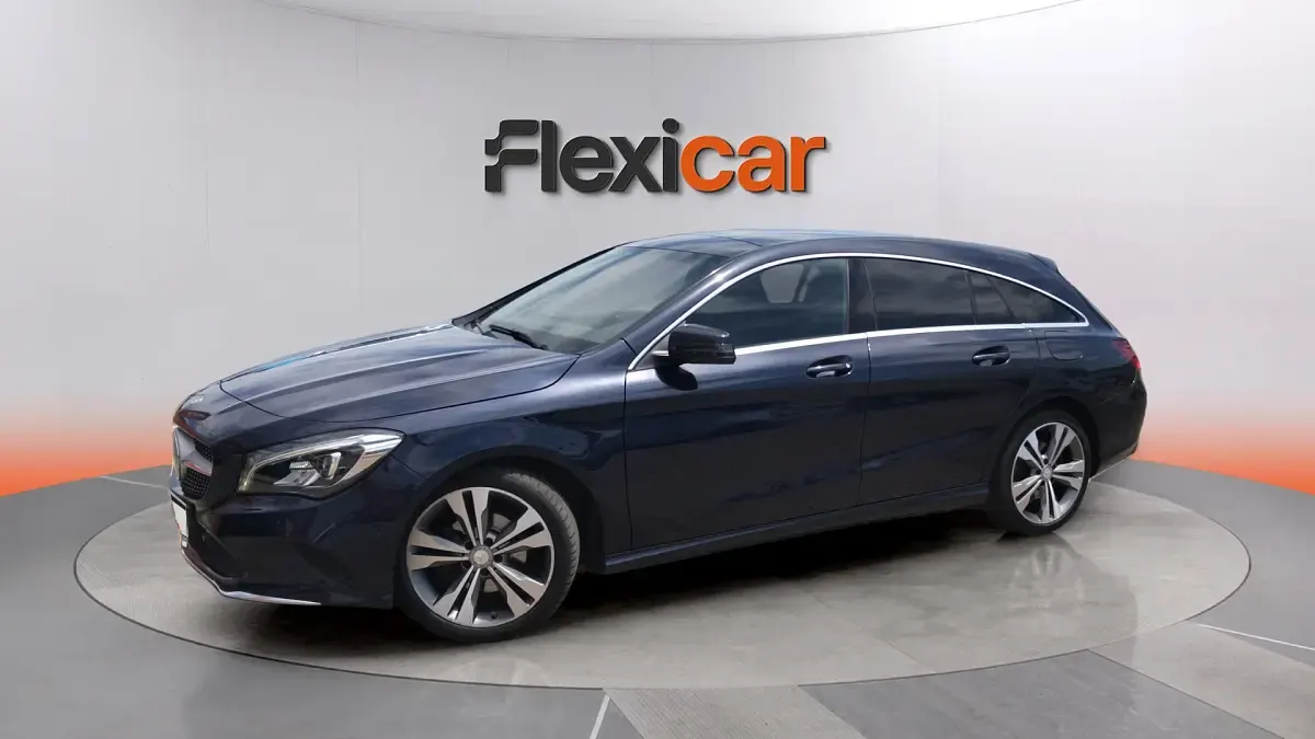 Usado Mercedes CLA200 Shooting Brake 136 CV (100 kW) 2017 Azul Familiar