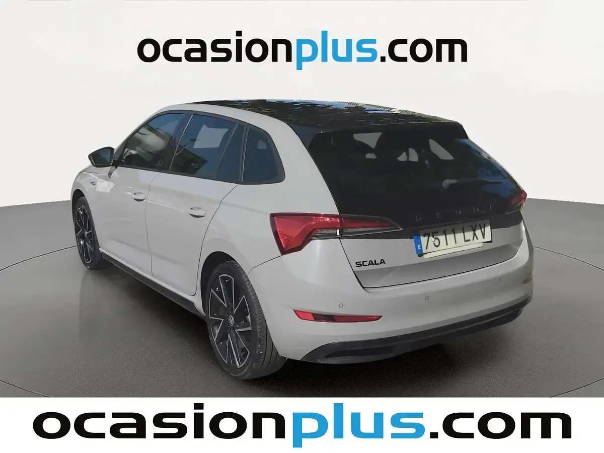 Usado Skoda Scala Monte Carlo 150 CV (110 kW) 2022 Gris Utilitario