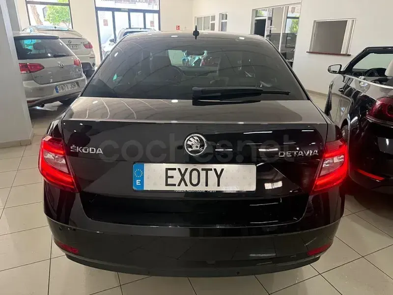 Usado Skoda Octavia Style 150 CV (110 kW) 2020 Negro Berlina