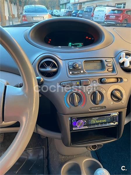 Usado Toyota Yaris Luna 68 CV (50 kW) 1999 Rojo Berlina