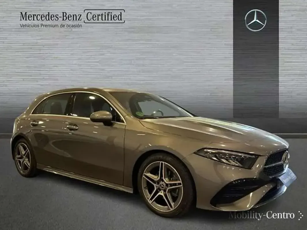 Usado Mercedes A180 109 CV (80 kW) 2024 Gris Utilitario