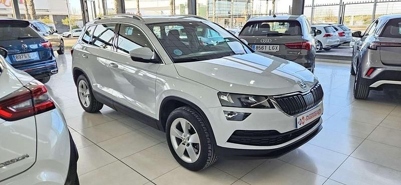Usado Skoda Karoq Ambition 150 CV (110 kW) 2022 Blanco SUV