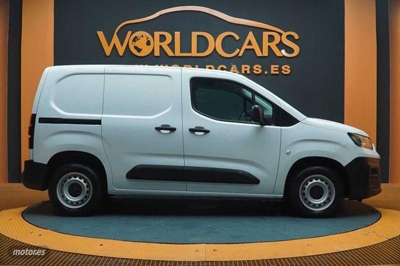 Usado Fiat Doblò 102 CV (75 kW) 2023 Blanco Monovolumen