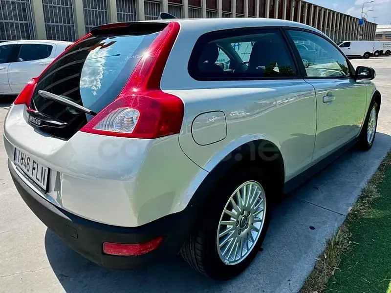 Usado Volvo C30 Momentum 136 CV (100 kW) 2007 Gris / plata Utilitario