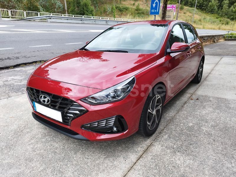 Usado Hyundai i30 116 CV (85 kW) 2021 Granate Berlina