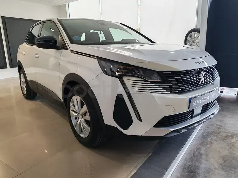 Usado Peugeot 3008 Active 130 CV (95 kW) 2022 Blanco SUV