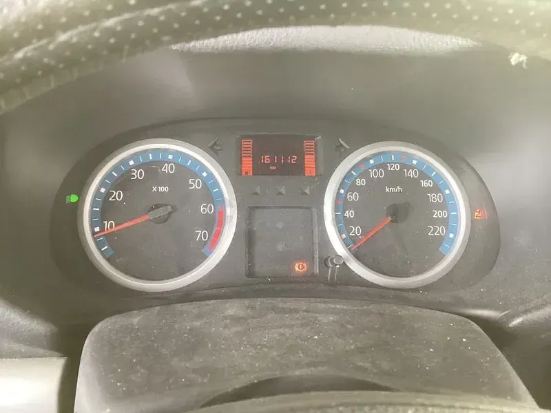 Usado Renault Clio II Dynamique 75 CV (55 kW) 2006 Negro Berlina
