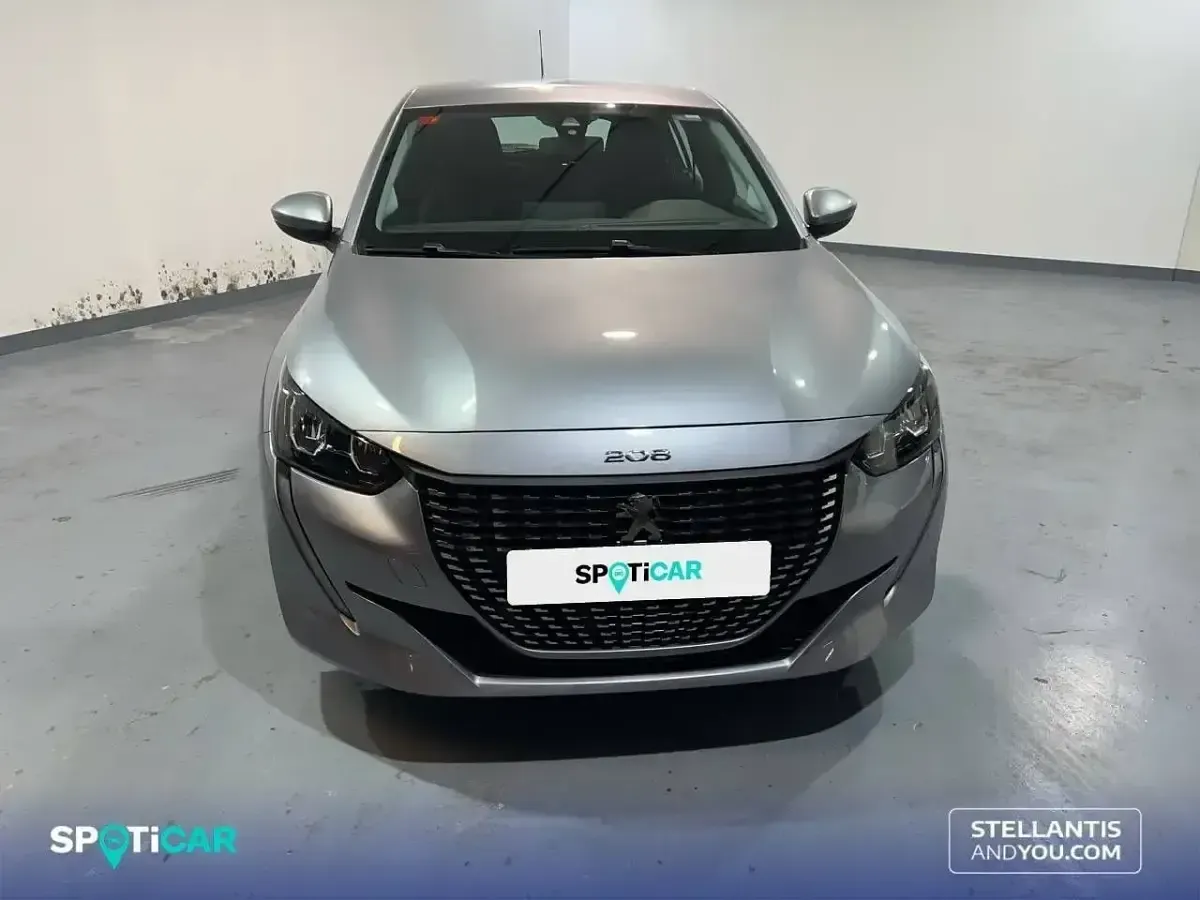 Usado Peugeot 208 Active 75 CV (55 kW) 2023 Gris Utilitario