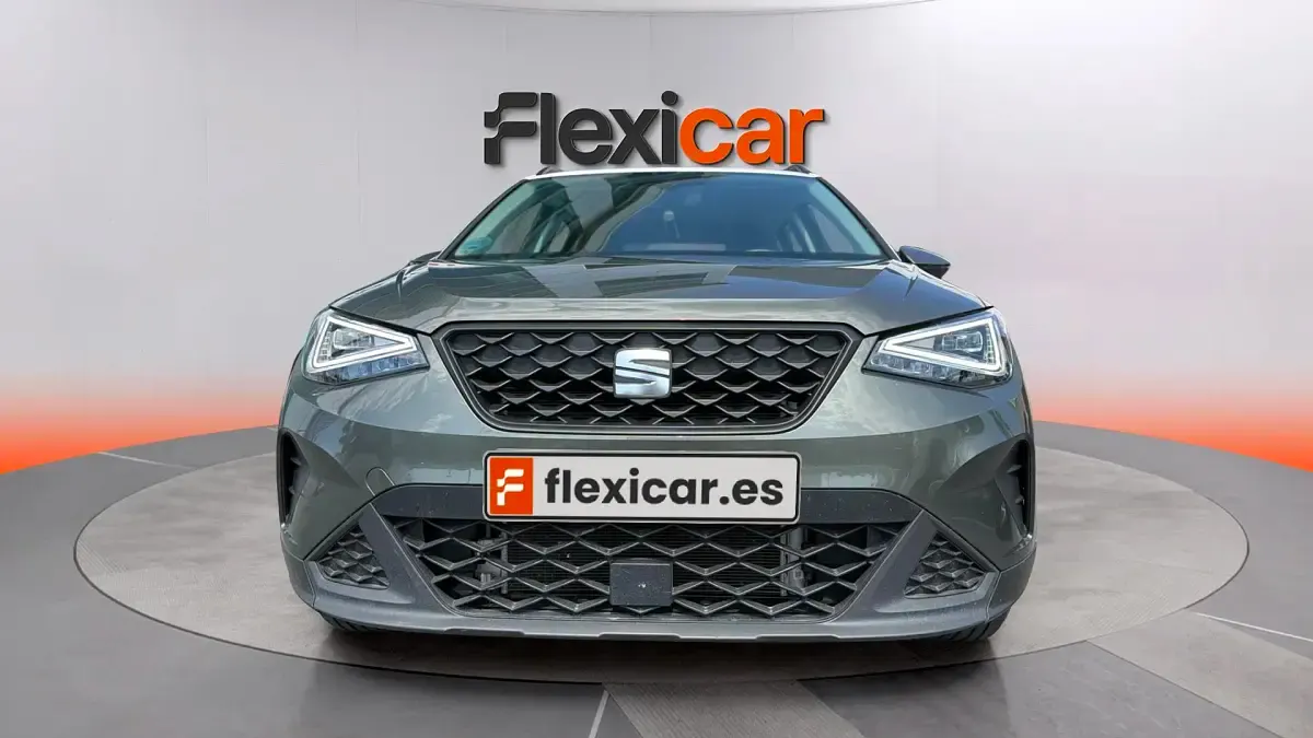 Usado Seat Arona Style 110 CV (80 kW) 2023 Gris SUV