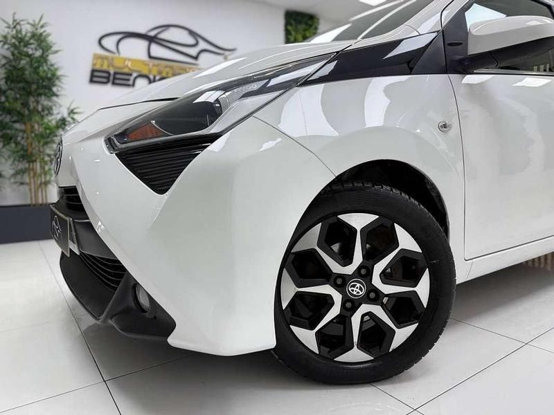 Usado Toyota Aygo X-play 72 CV (52 kW) 2020 Blanco Utilitario