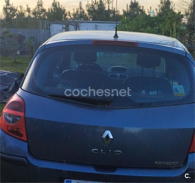 Usado Renault Clio II Authentique 65 CV (47 kW) 2006 Azul Berlina