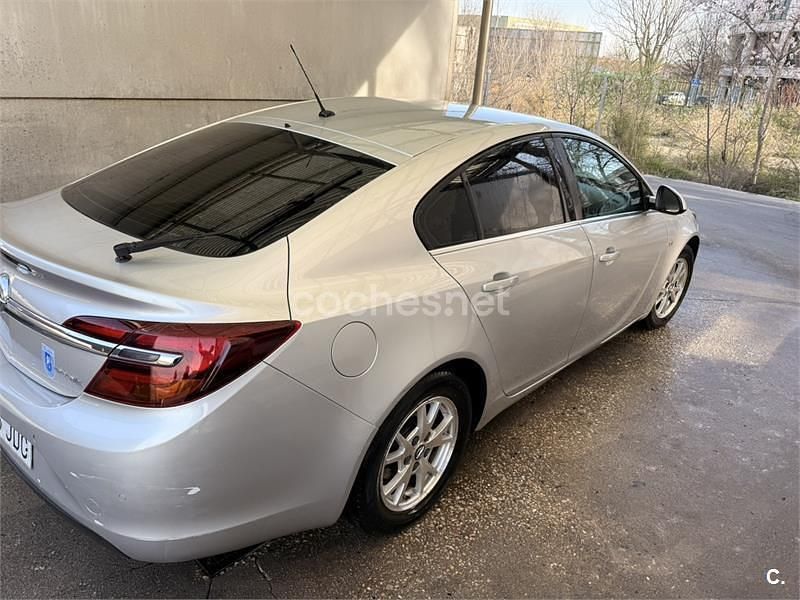 Usado Opel Insignia Business 120 CV (88 kW) 2015 Gris / plata Berlina