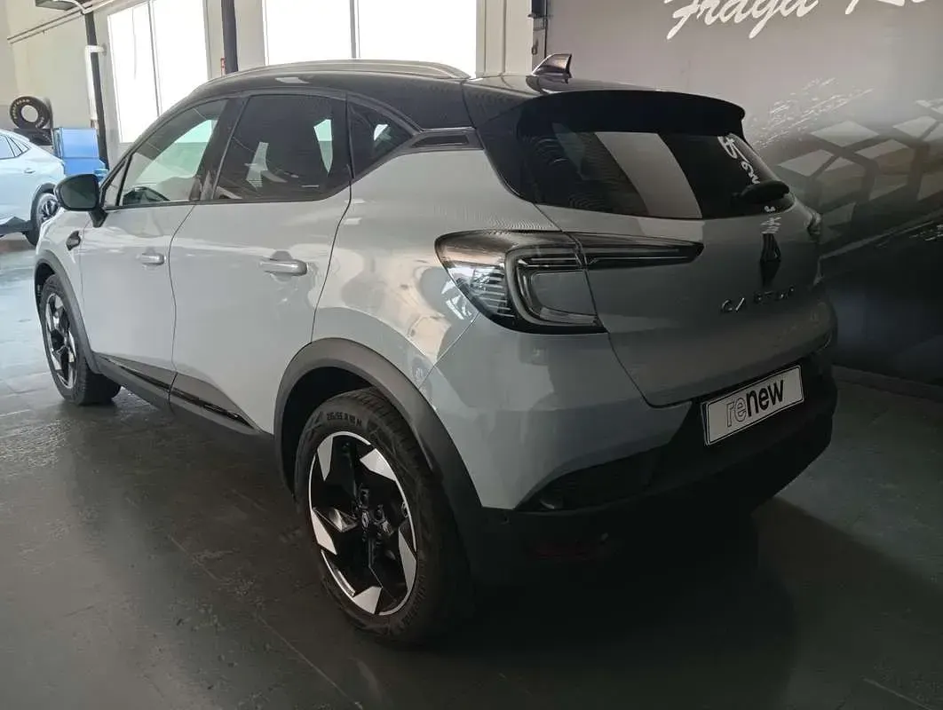 Usado Renault Captur 101 CV (74 kW) 2025 Gris SUV