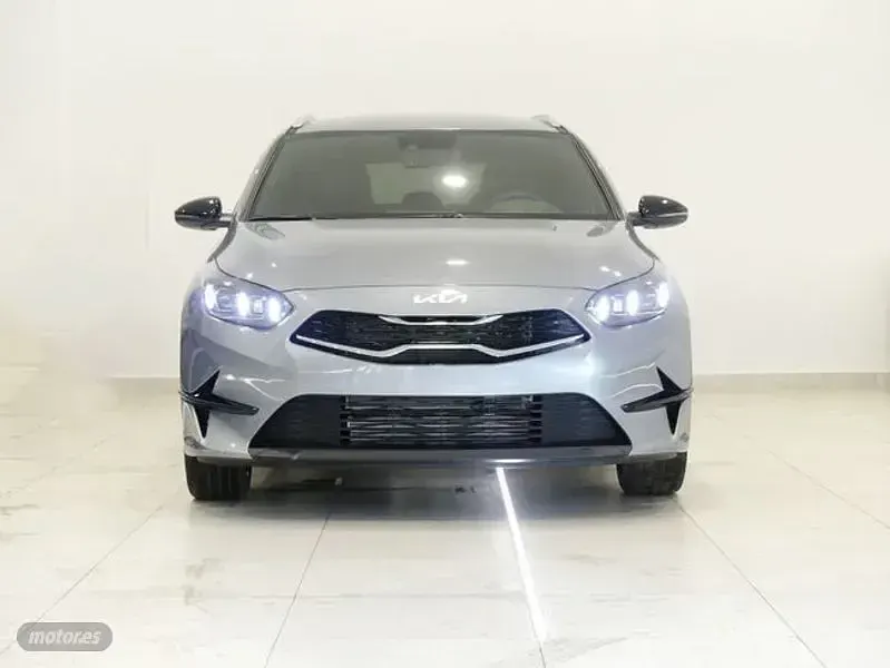 Usado Kia Ceed Sportswagon Style 120 CV (88 kW) 2024 Gris Familiar