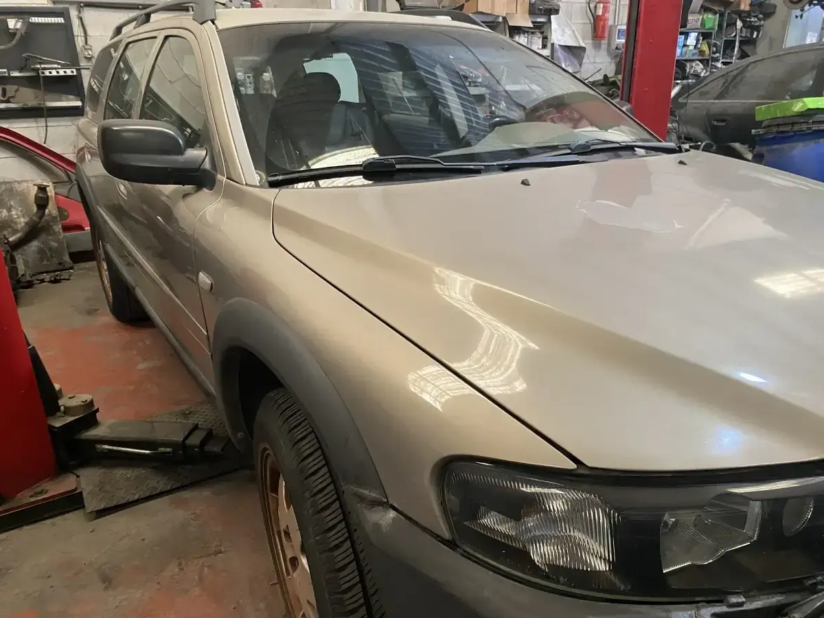 Usado Volvo XC70 Momentum 163 CV (119 kW) 2004 Beige SUV