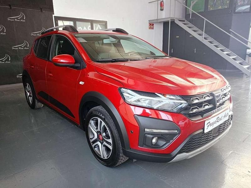 Usado Dacia Sandero Expression 101 CV (74 kW) 2022 Rojo Utilitario