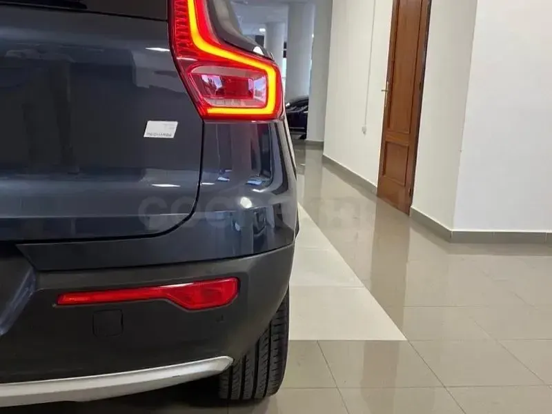 Usado Volvo XC40 Inscription 262 CV (192 kW) 2022 Azul SUV